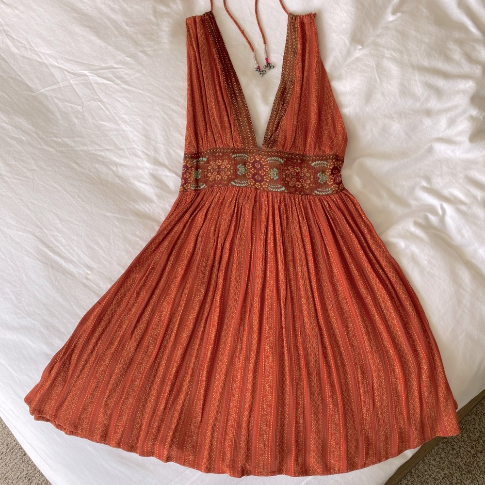 UO’S BOHO ORANGE FLOWER POWER PLUNGE NECK DRESS